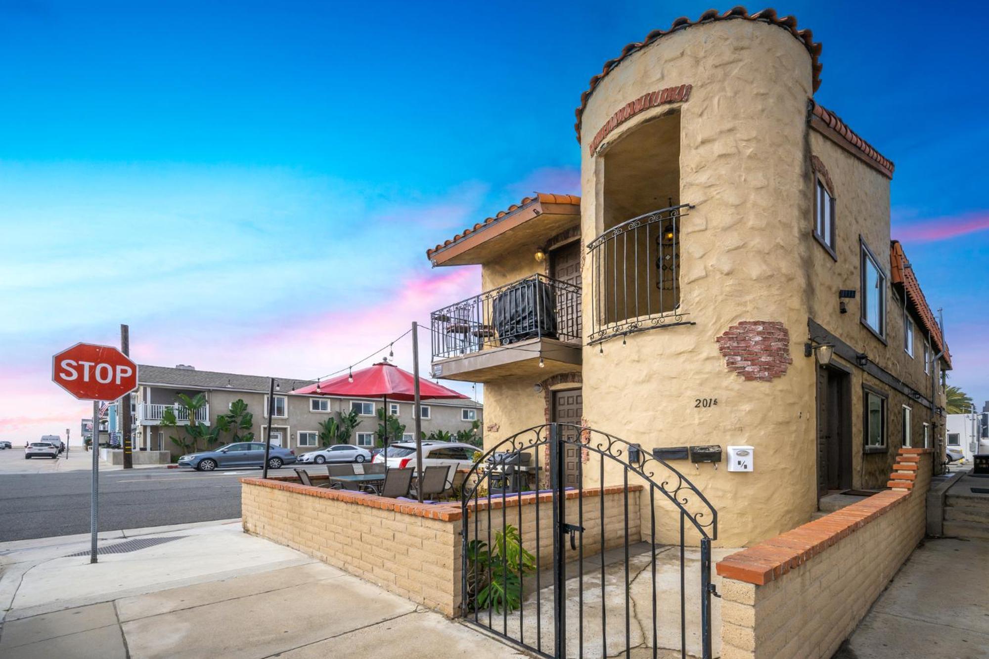 Spanish Castle By The Sea In Newport Beach Exterior photo