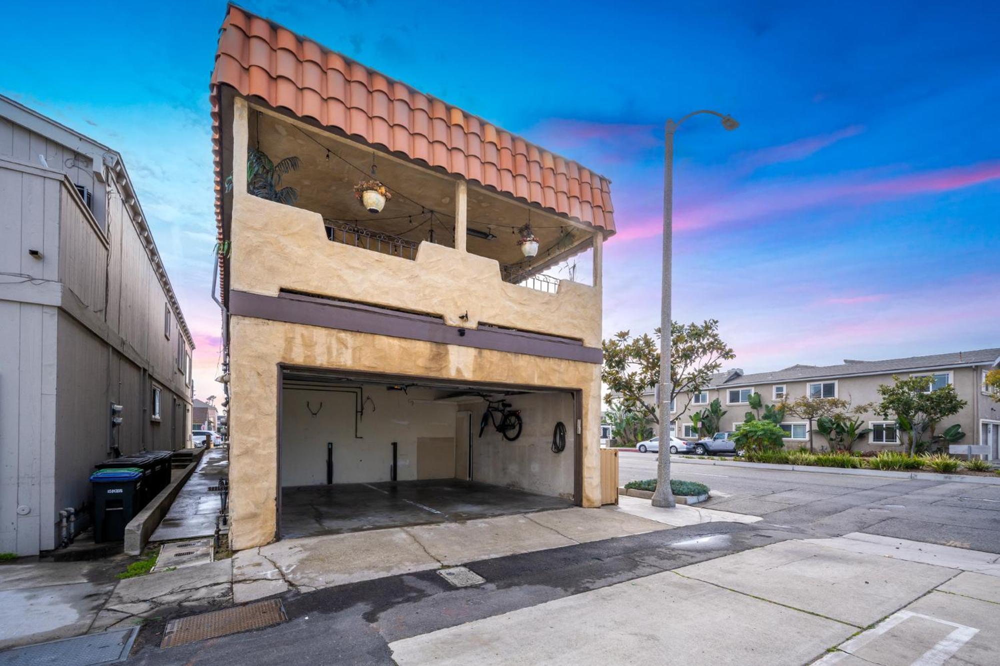 Spanish Castle By The Sea In Newport Beach Exterior photo