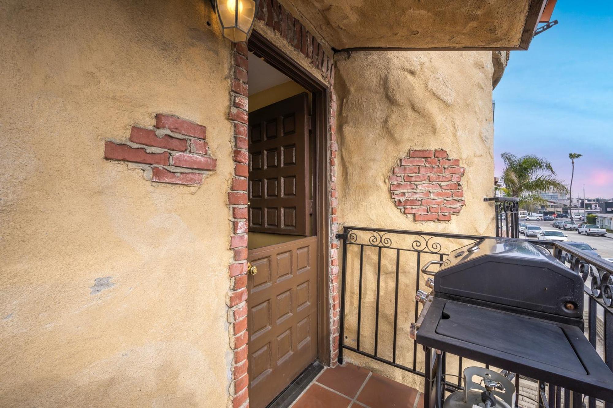 Spanish Castle By The Sea In Newport Beach Exterior photo