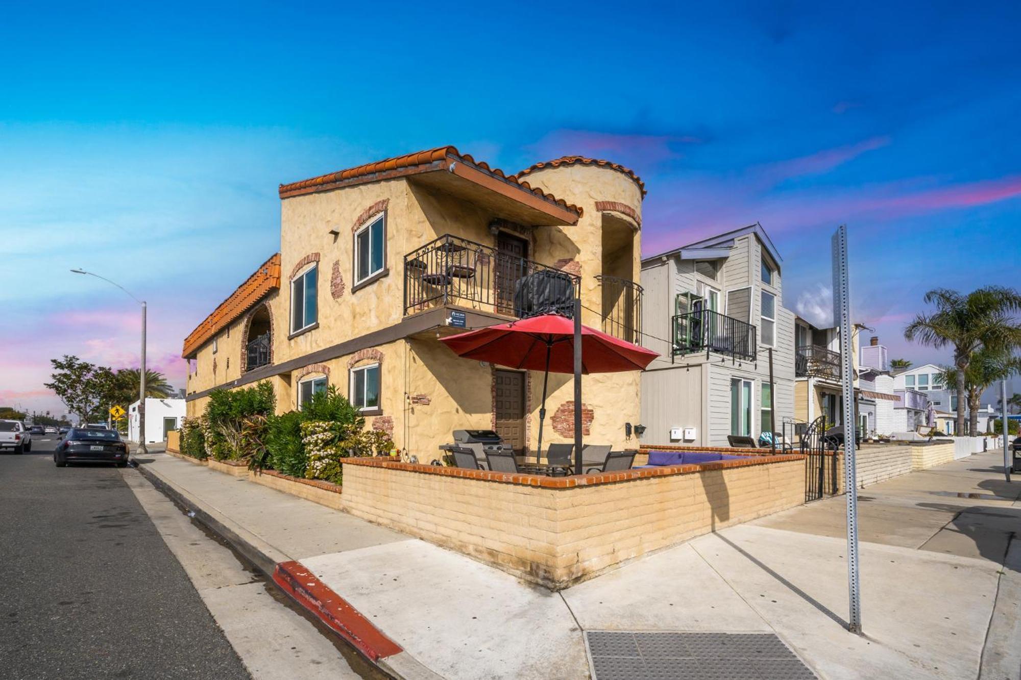 Spanish Castle By The Sea In Newport Beach Exterior photo