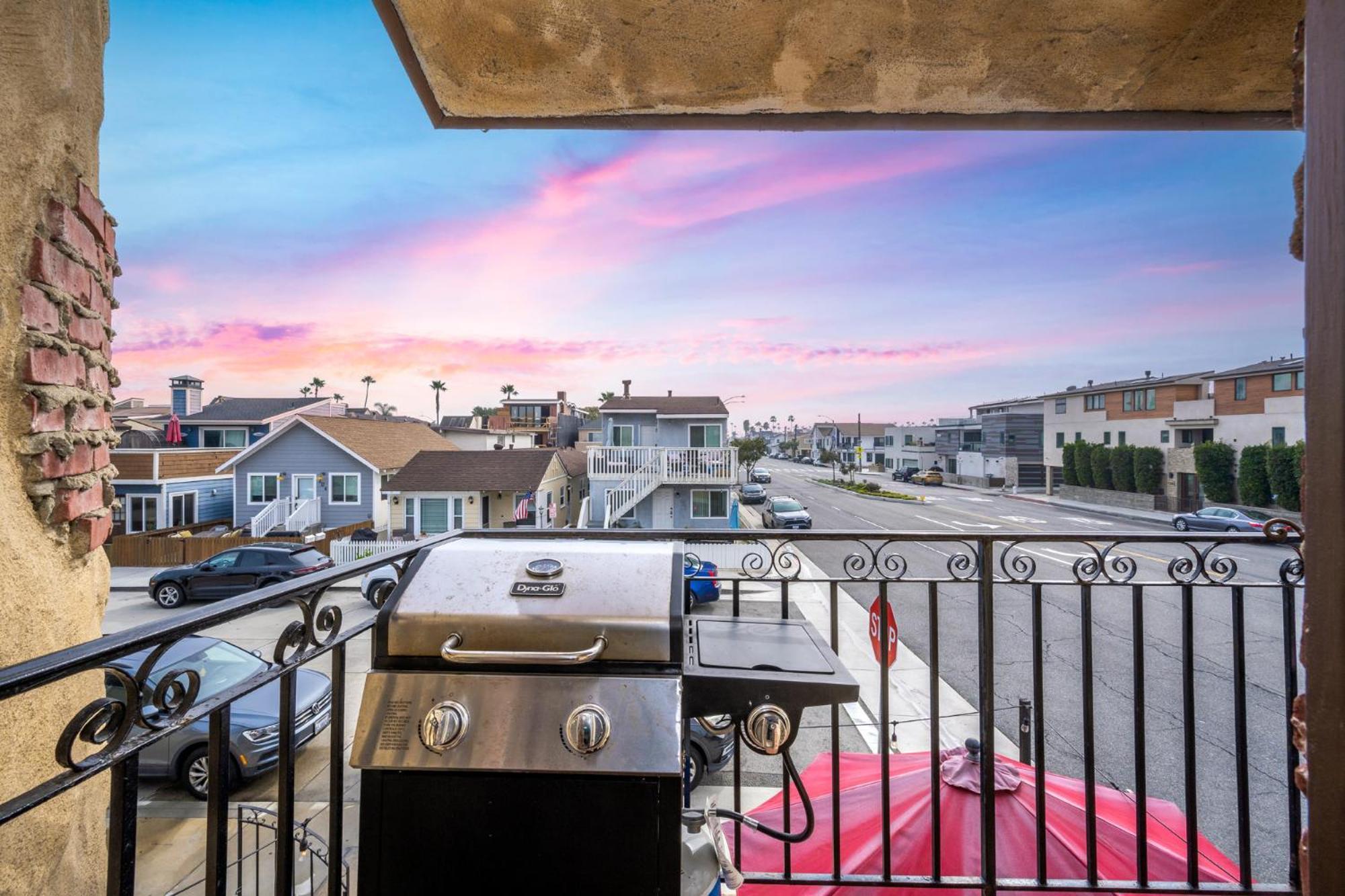 Spanish Castle By The Sea In Newport Beach Exterior photo